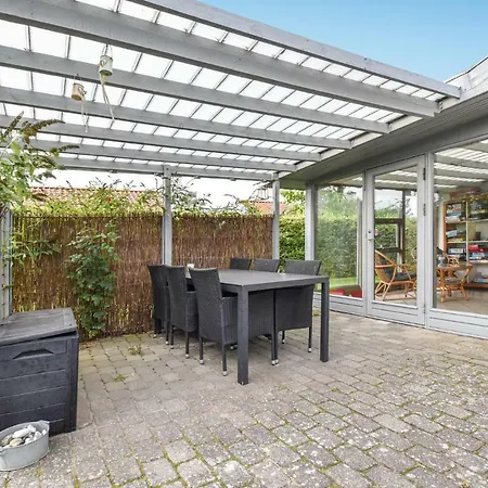 Semesterbostad Amazing In W/ 3 Bedrooms *