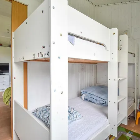 Amazing In W/ 3 Bedrooms Semesterbostad