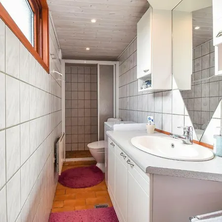 Amazing In W/ 3 Bedrooms *